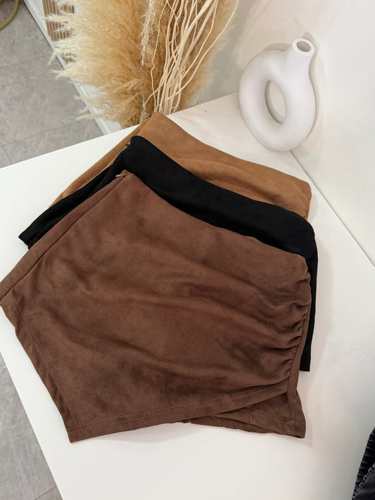 Falda short gamuza